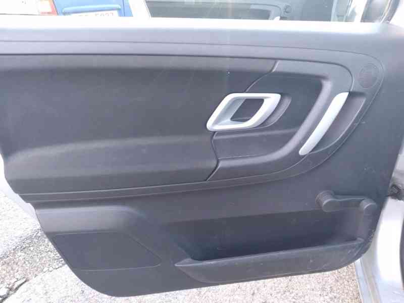 ŠKODA ROOMSTER 1.4 16B STYLE ČR,SERVISKA - foto 29