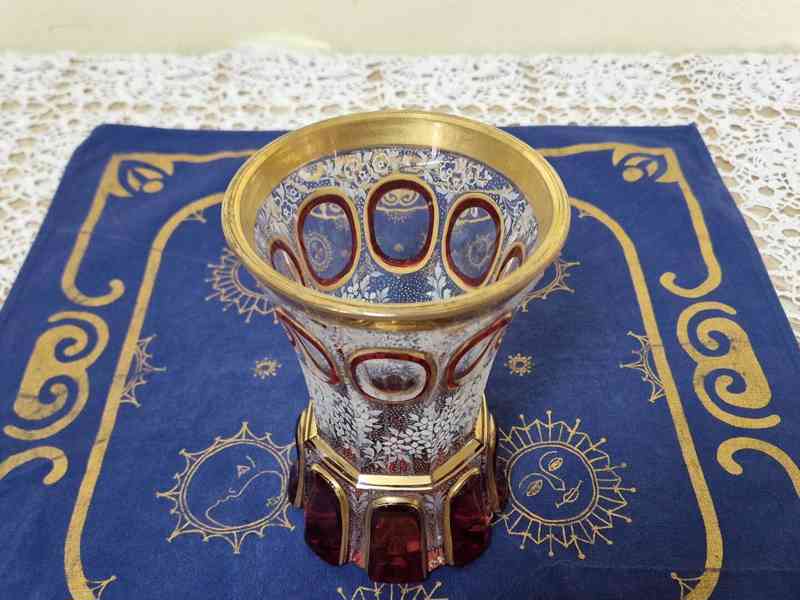 Luxusní masivní bohatě zdobená rubínová Sklenice Biedermeier - foto 3