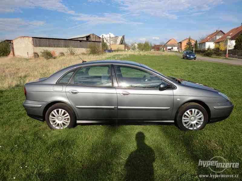 Citroën C5 2.2HDi, klima,serviska,ALU,tažné,xenony - foto 4