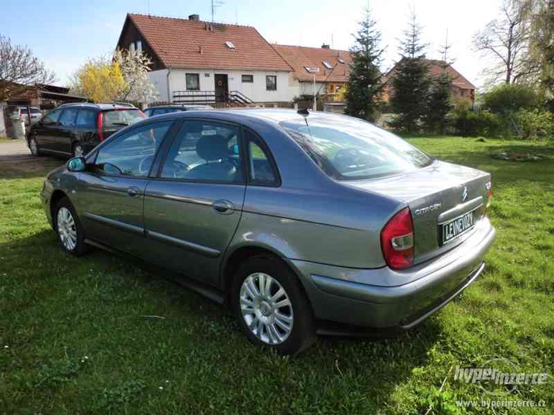 Citroën C5 2.2HDi, klima,serviska,ALU,tažné,xenony - foto 7