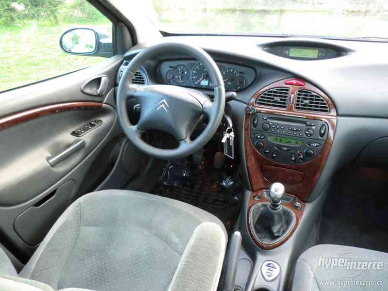 Citroën C5 2.2HDi, klima,serviska,ALU,tažné,xenony - foto 9