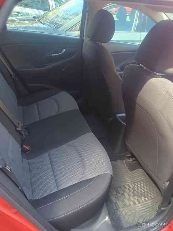 Hyundai i30 1,5   DPI, benzin, servisováno - foto 13
