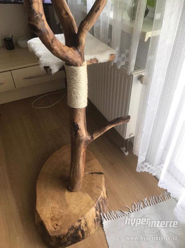 Nový kočičí strom z ořechu - ruční výroba - foto 3
