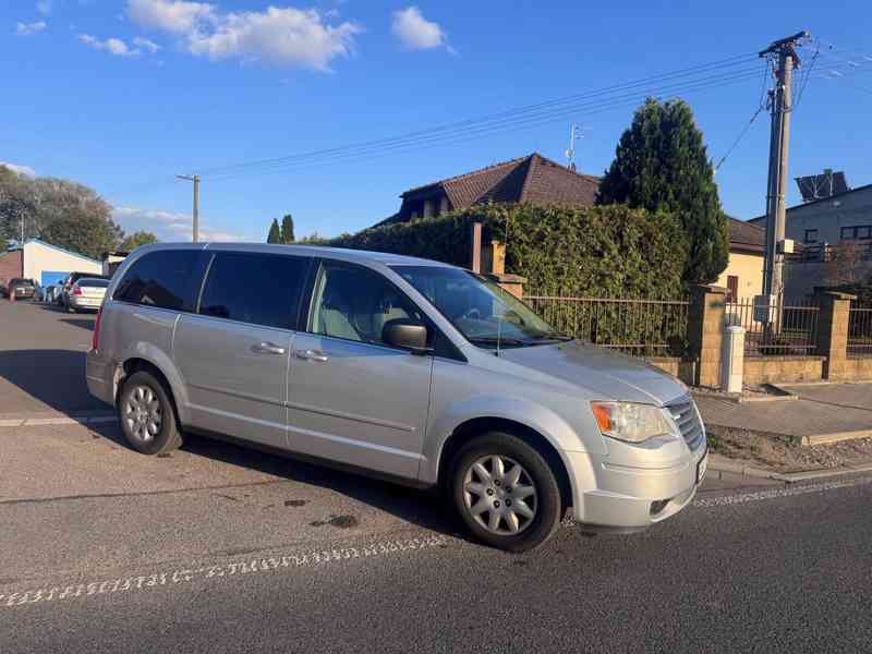 Chrysler Town Country 3,3 V6 RT 2009 - foto 1