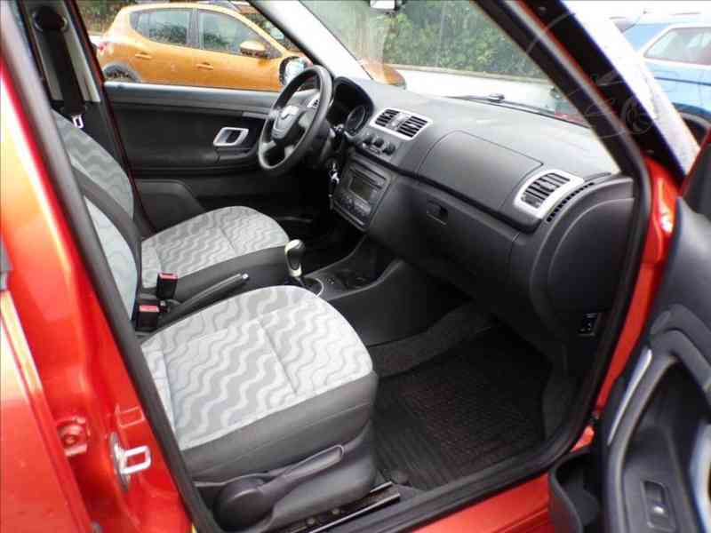 Škoda Fabia 1,2 HTP - foto 11