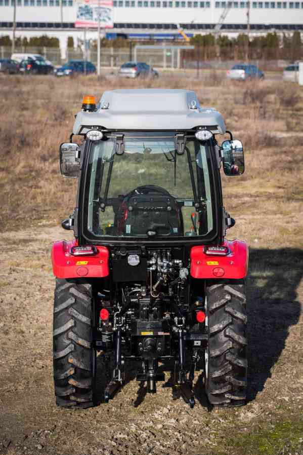 Traktor HANWO HWE 354R, STAGE V, 4 válcový motor víčko - foto 4