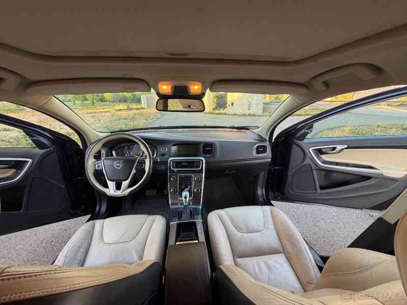 Volvo V60 2,4   D5 AWD 158kw - foto 14