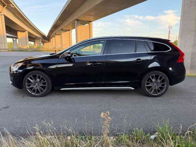 Volvo V60 2,4   D5 AWD 158kw - foto 12