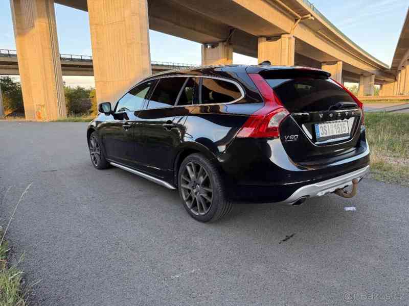 Volvo V60 2,4   D5 AWD 158kw - foto 8