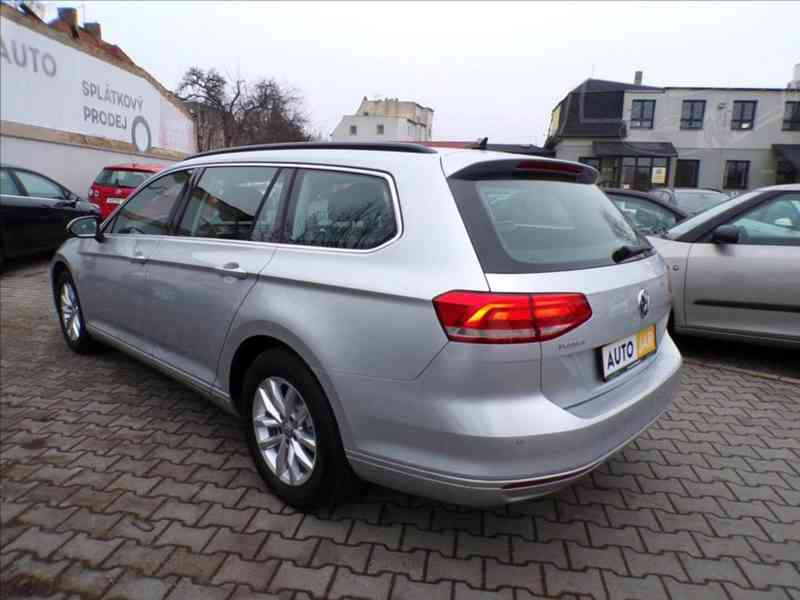 Volkswagen Passat 1,6 TDI DSG,NOVÉ ROZVODY - foto 3