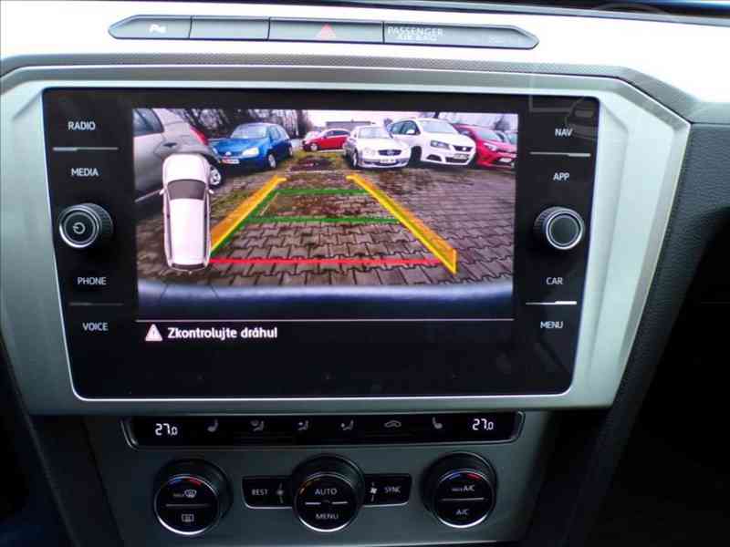 Volkswagen Passat 1,6 TDI DSG,NOVÉ ROZVODY - foto 18