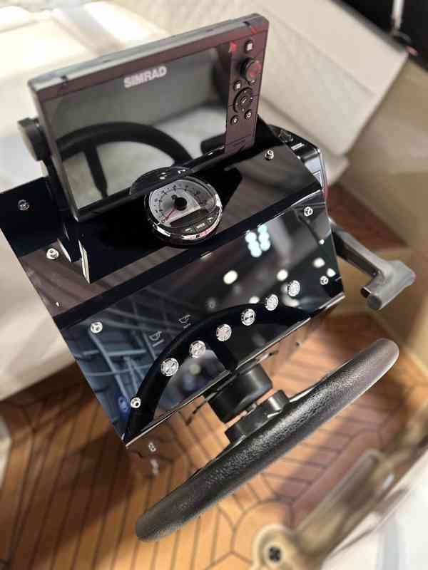 NOVÁ motor.loď Corsiva 505 New Age + Mercury F 60 - foto 11