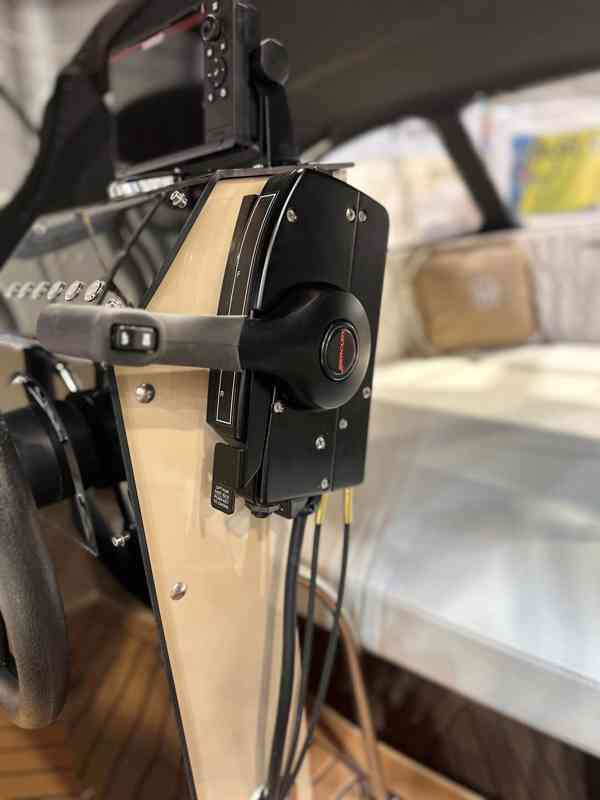 NOVÁ motor.loď Corsiva 505 New Age + Mercury F 60 - foto 9