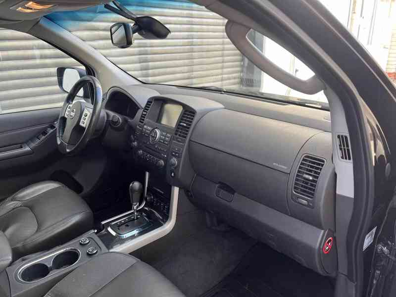 Nissan Pathfinder 3.0 dCi LE 170kw - foto 3