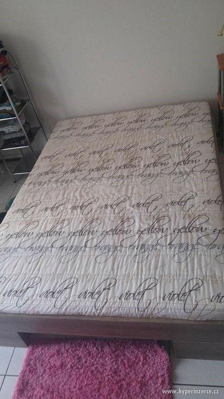 Prodám postel 140x200, vč. matrace a roštu - týden používaná - foto 3