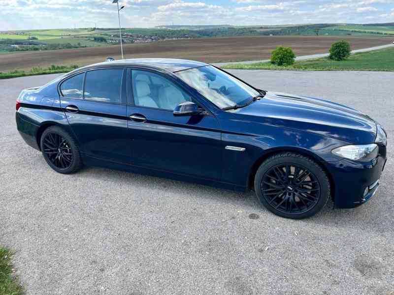 BMW 550i xDrive  - foto 4