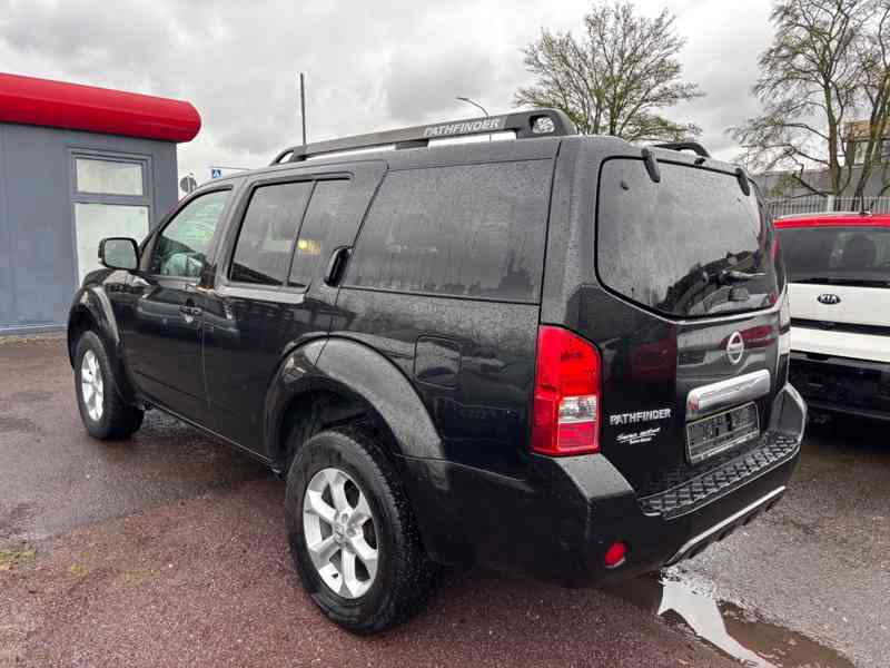 Nissan Pathfinder 2.5 dCi 4x4 140kw - foto 14