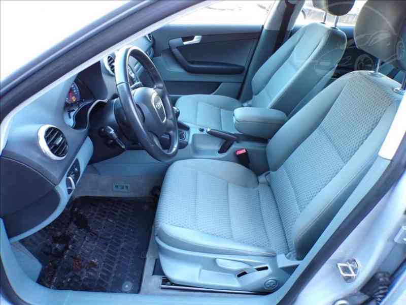 Audi A3 1,6 TDI SPORTBACK,XENONY - foto 7