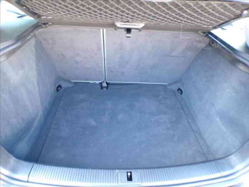 Audi A3 1,6 TDI SPORTBACK,XENONY - foto 9