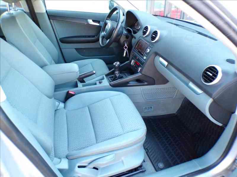 Audi A3 1,6 TDI SPORTBACK,XENONY - foto 11