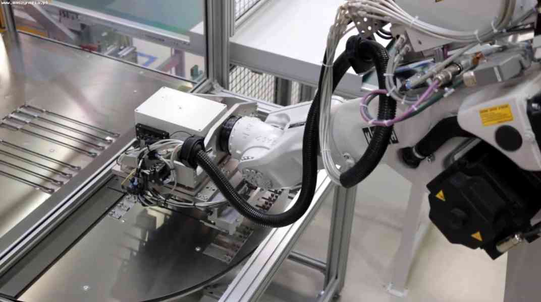Průmyslový robot KUKA KR30-3 - foto 2