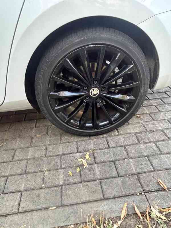 Škoda Superb 2,0   TDI servisováno - foto 18