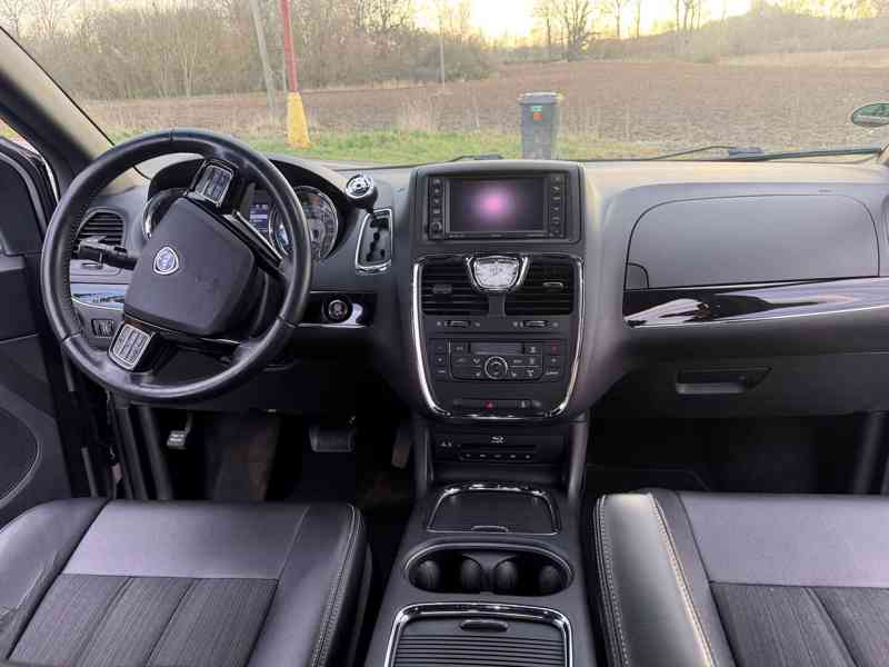 Lancia Voyager 2,8 CRD S-Type Limited 2015 - foto 12