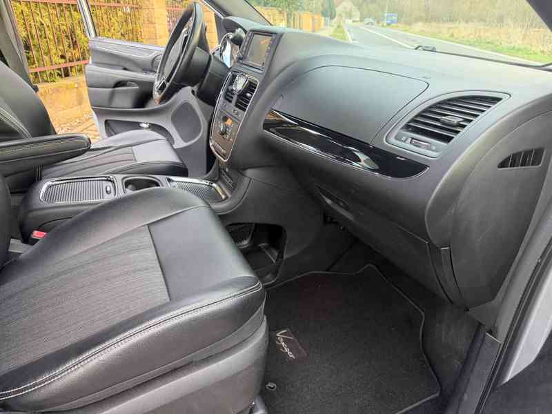 Lancia Voyager 2,8 CRD S-Type Limited 2015 - foto 11