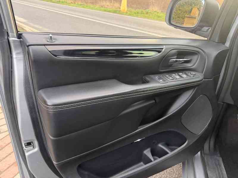 Lancia Voyager 2,8 CRD S-Type Limited 2015 - foto 15