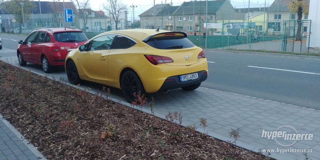 Opel Astra GTC 2.0 Sport - foto 1