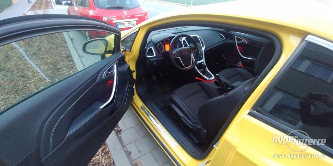 Opel Astra GTC 2.0 Sport - foto 9