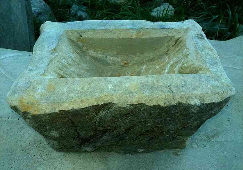 Kamenné květináče - foto 3