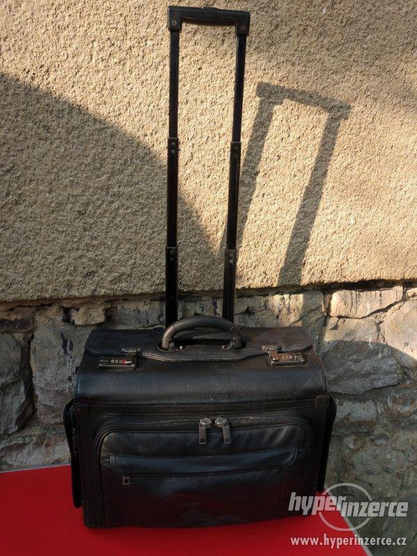 Prostorný kožený kufr na kolečkách, i pro notebook, s výsuvn - foto 1