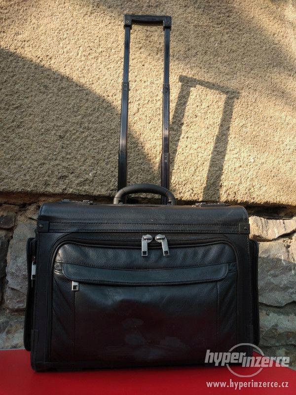 Prostorný kožený kufr na kolečkách, i pro notebook, s výsuvn - foto 3