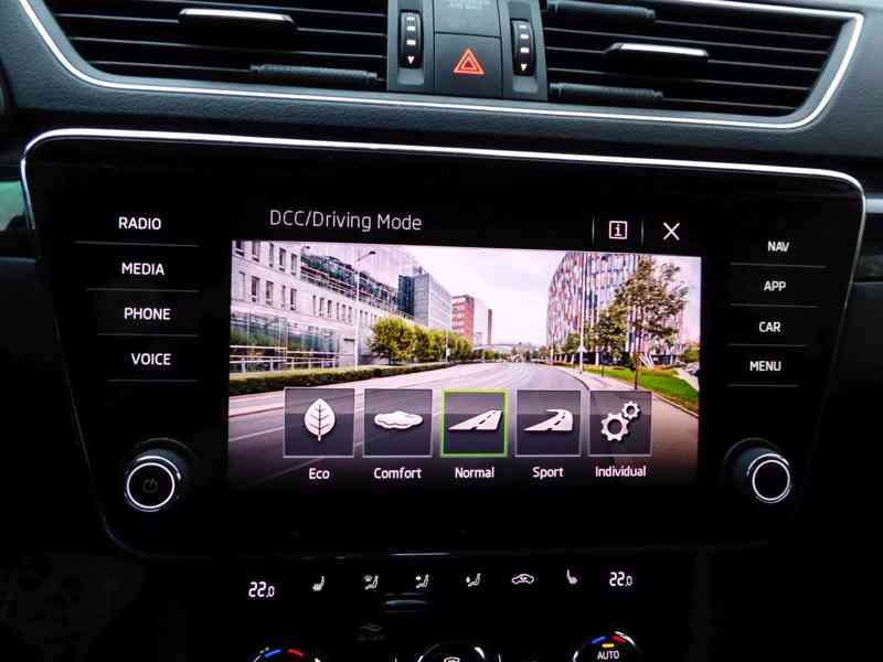 ŠKODA Superb Combi L&K 2,0 TDI 140 kW DSG, 3060 - foto 24