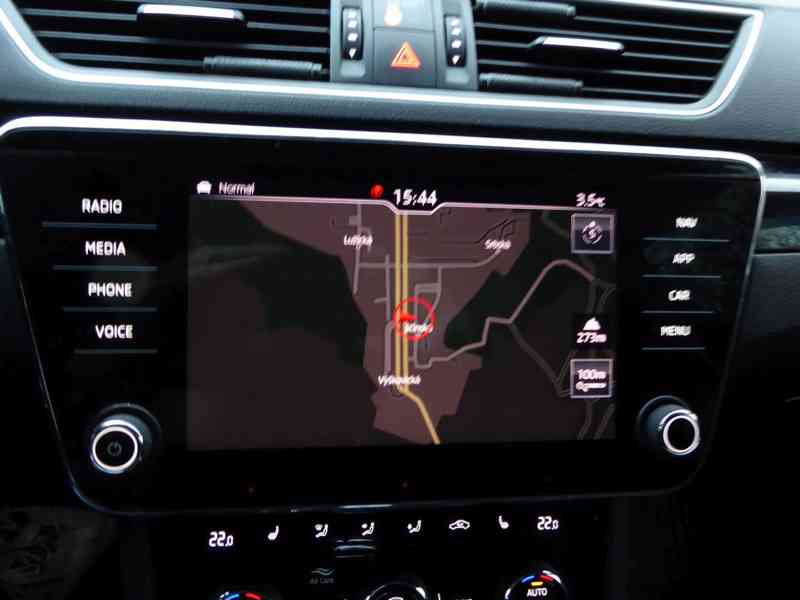 ŠKODA Superb Combi L&K 2,0 TDI 140 kW DSG, 3060 - foto 22