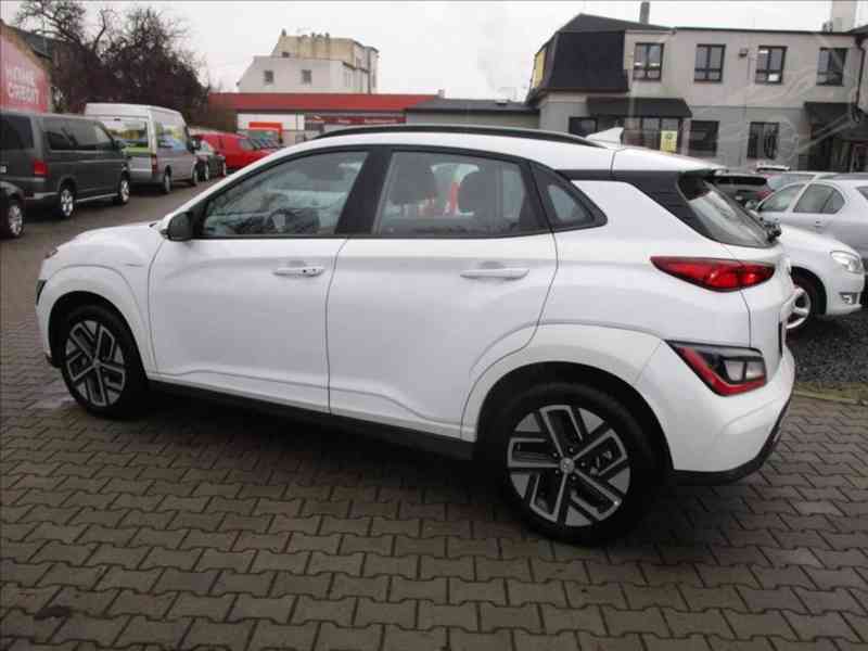 Hyundai Kona 0,0 64kWh SoH 100% - DPH - foto 4