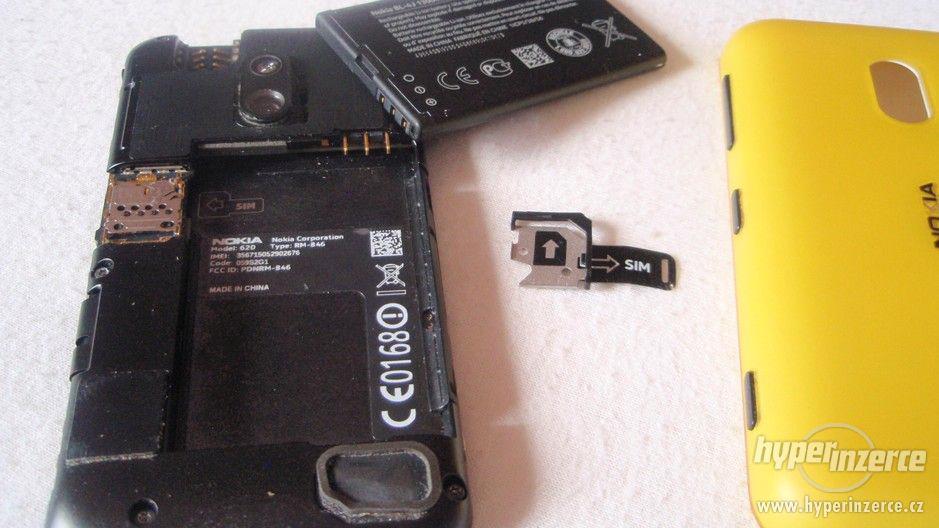 Nokia Lumia 620 dotykový mobilní telefon + příslušenství - foto 2