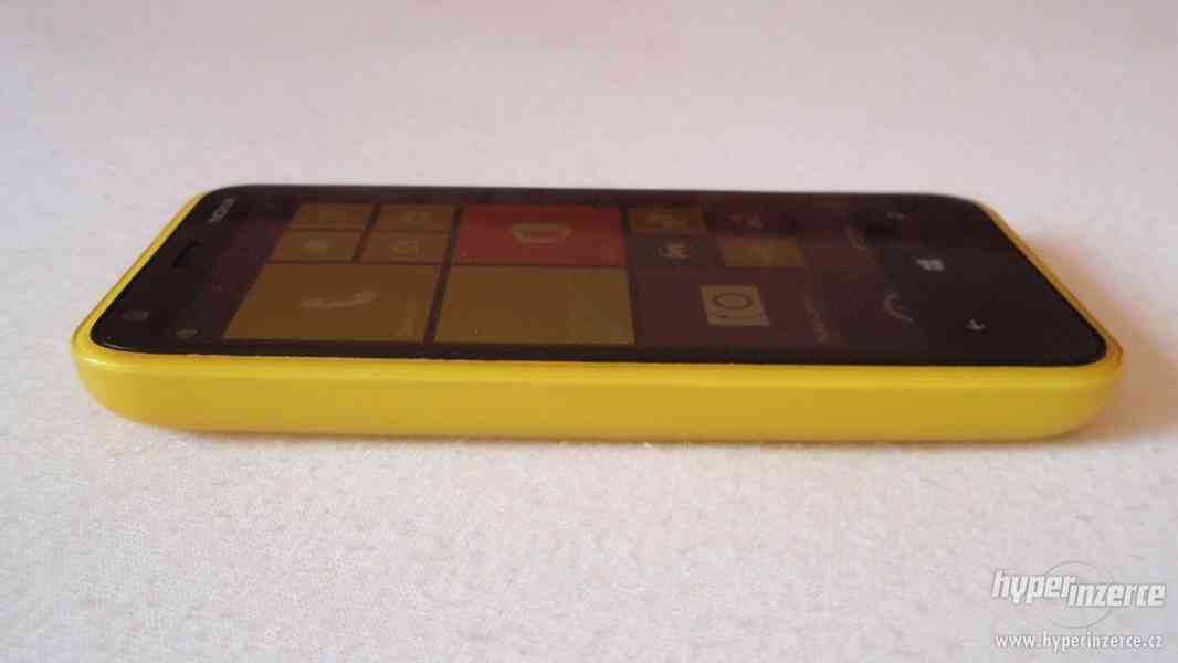 Nokia Lumia 620 dotykový mobilní telefon + příslušenství - foto 4