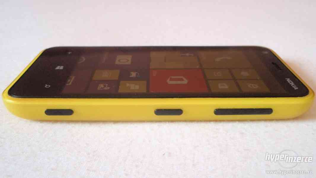 Nokia Lumia 620 dotykový mobilní telefon + příslušenství - foto 6