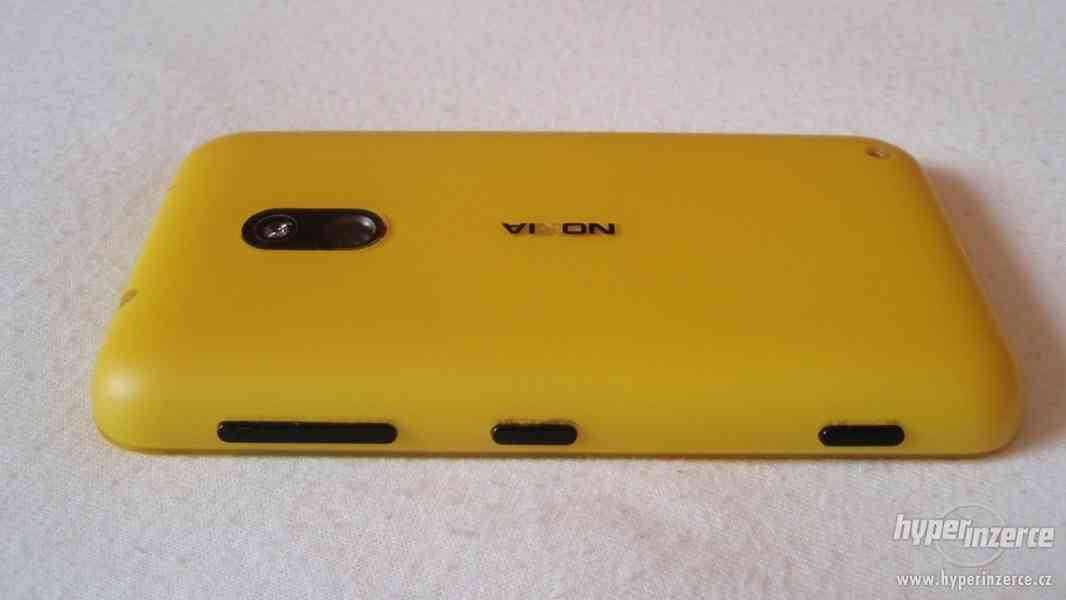 Nokia Lumia 620 dotykový mobilní telefon + příslušenství - foto 8