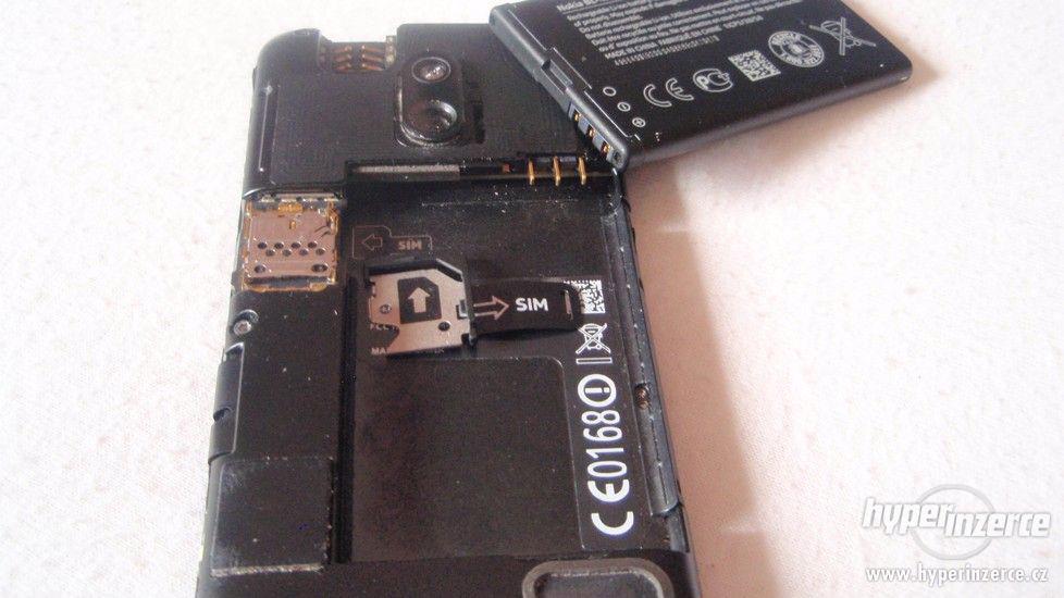 Nokia Lumia 620 dotykový mobilní telefon + příslušenství - foto 13