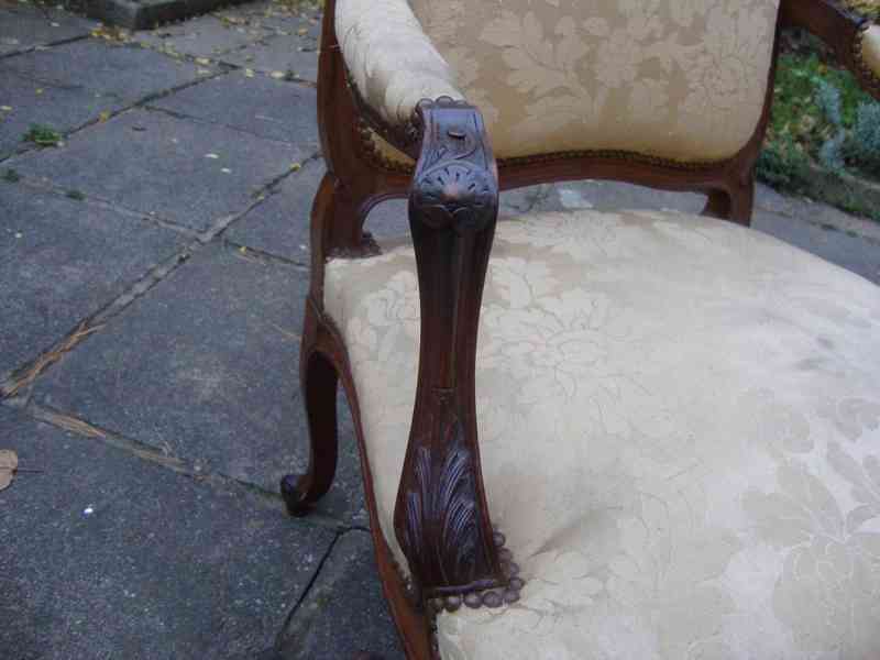 Hezké starožitné křeslo vyřezávané dřevo noha na opravu - foto 6