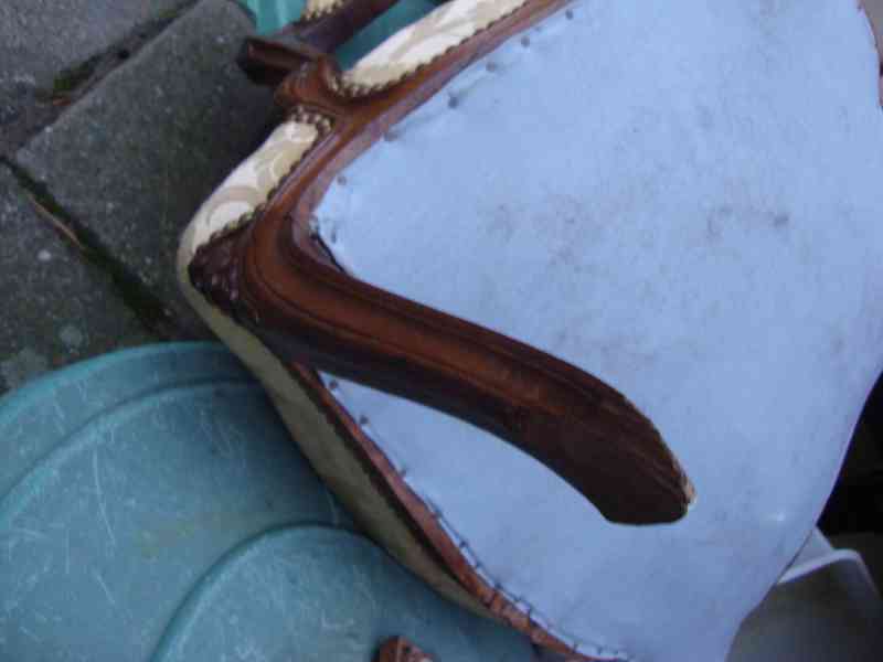 Hezké starožitné křeslo vyřezávané dřevo noha na opravu - foto 15