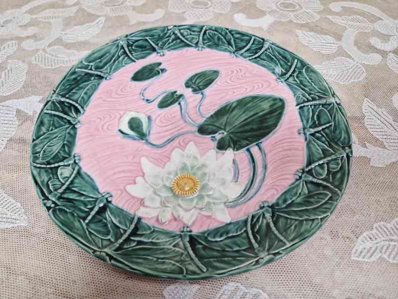 Krásný ručně malovaný plastický Talíř Blansko Majolika  - foto 3