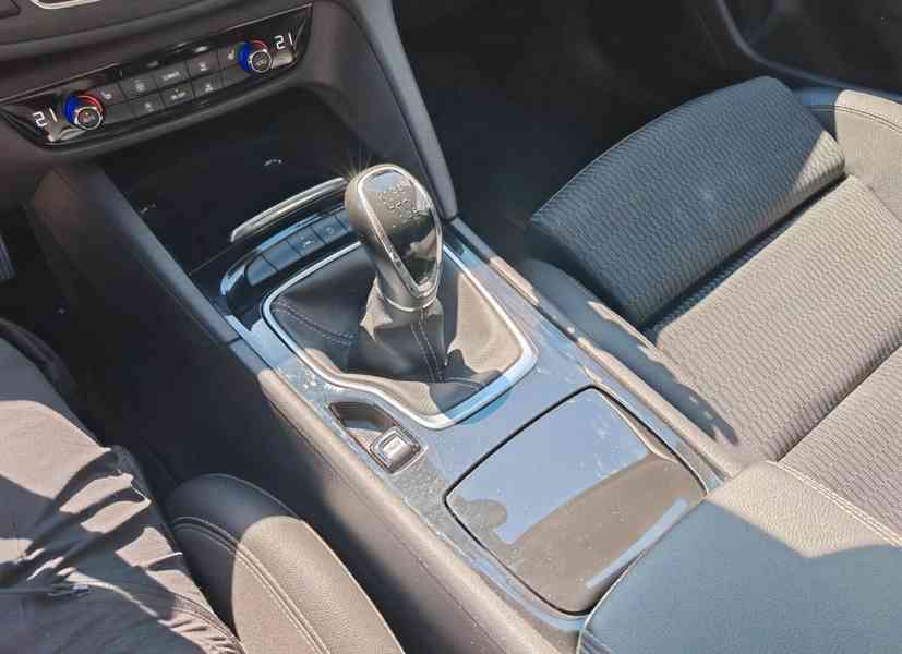 Opel Insignia 2.0d Bussines Innovation 125kw - foto 11
