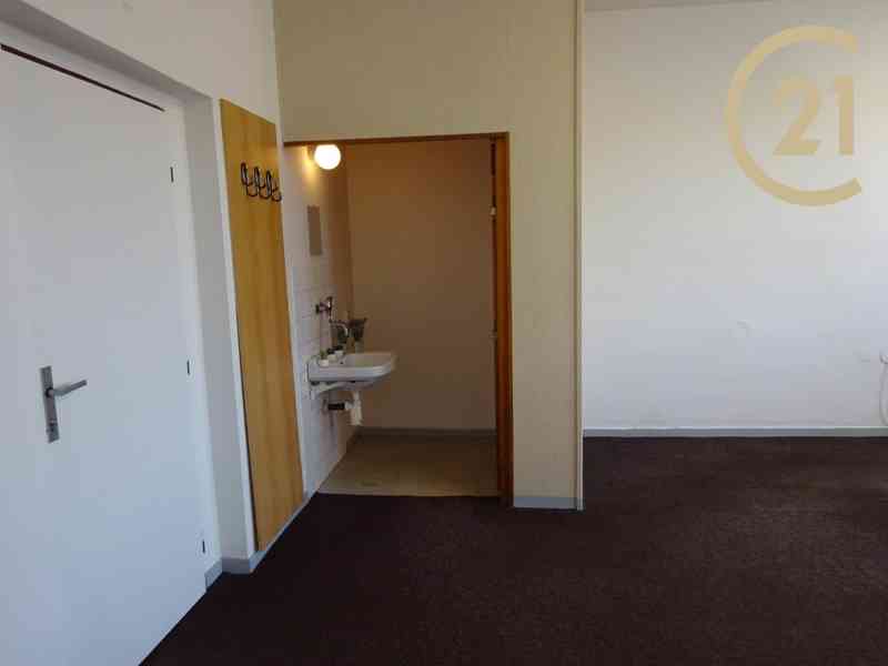 Pronájem kanceláře 28 m2 - Zlín - Prštné - foto 2