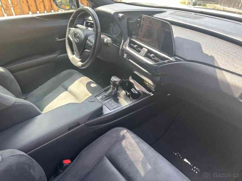 Lexus UX 250h 2,0   hybrid .E-CVT - foto 3