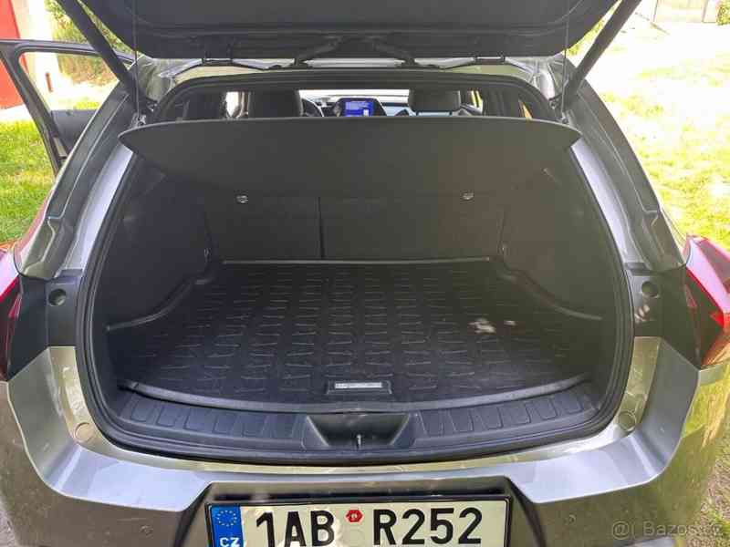 Lexus UX 250h 2,0   hybrid .E-CVT - foto 9