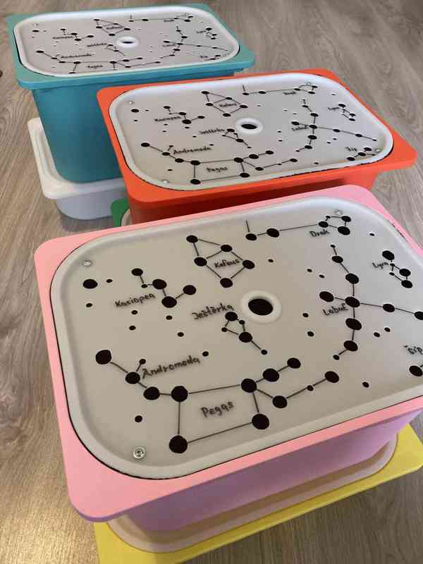 Barevný kompostér s víkem s hvězdnou oblohou - foto 11